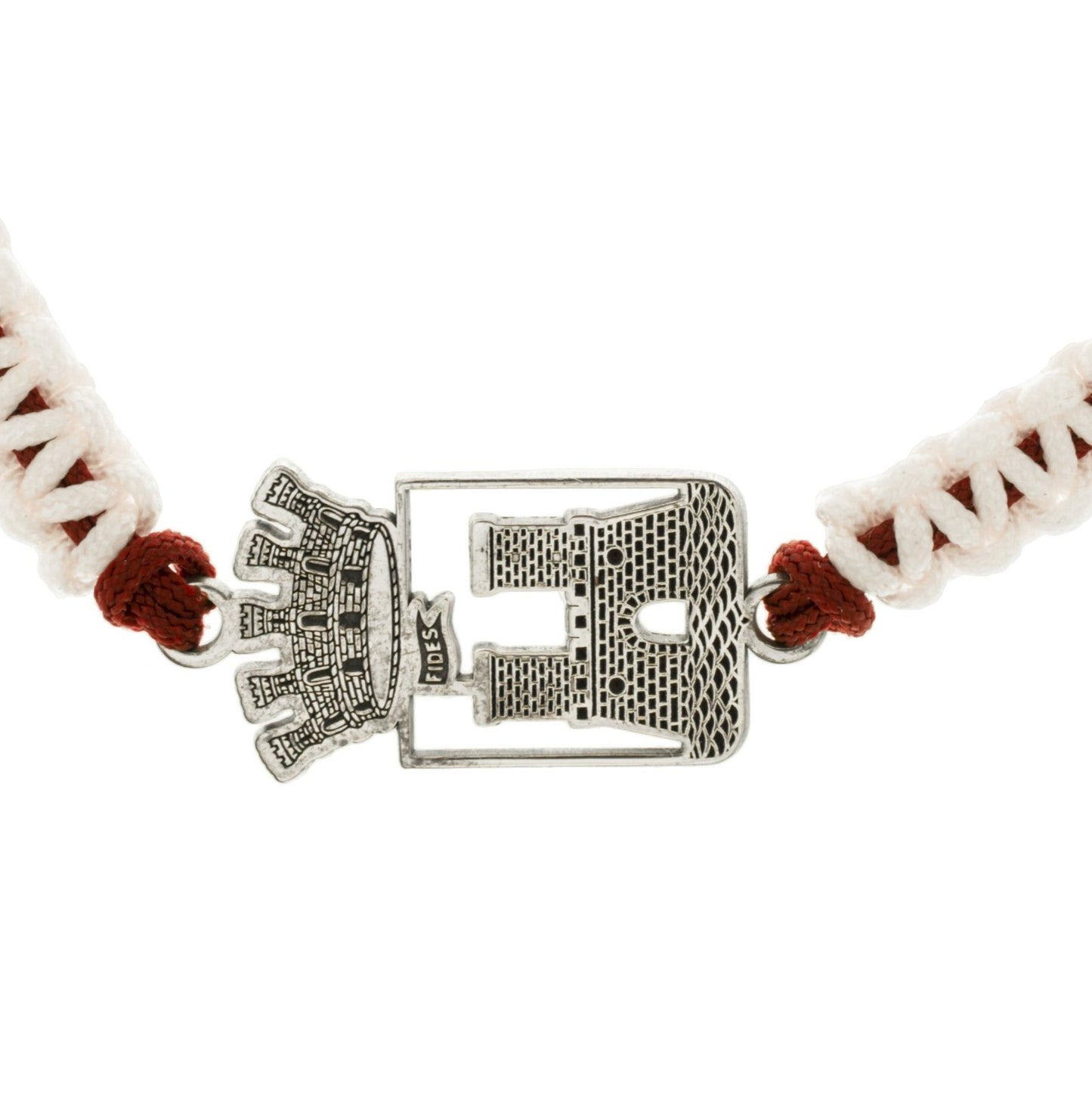 Il braccialetto è realizzato in sagolino marino amaranto e bianco, annodato in un motivo elegante. Al centro c'è il "FIDES" in argento, lo stemma di Livorno ,alto 25mm. Il braccialetto è regolabile, quindi può essere indossato da chiunque. dettaglio foto in bianco