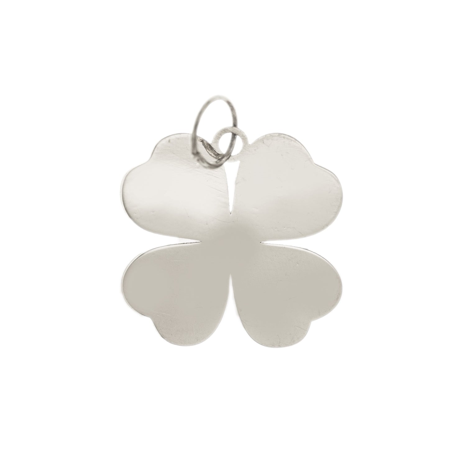 Ciondolo Quadrifoglio in oro giallo, bianco o argento 925°, rifinito a mano. Altezza 15 mm. Un gioiello portafortuna elegante e luminoso, ideale come regalo o come simbolo personale di fortuna e felicità.
