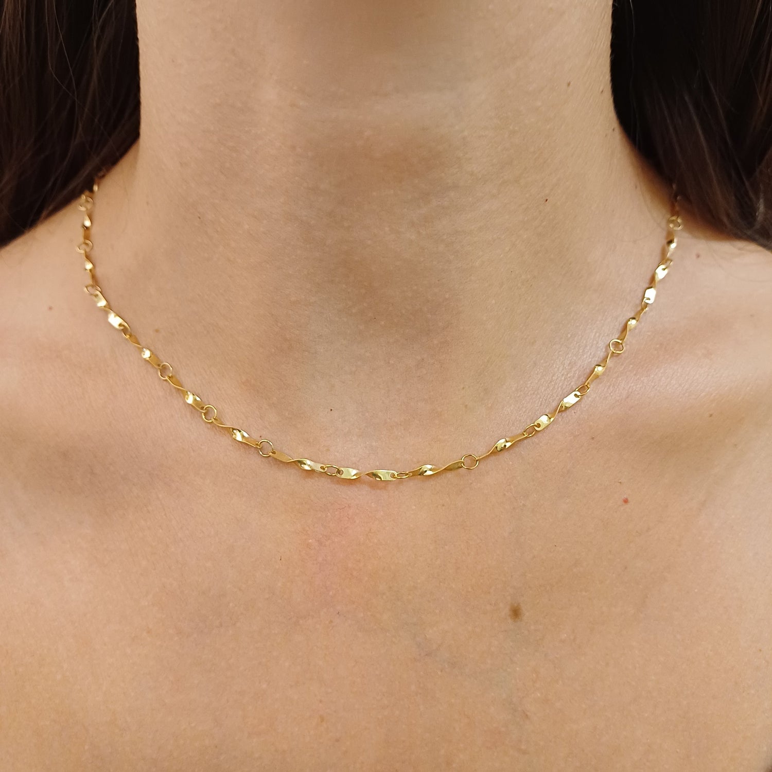 Linea esclusiva di gioielli in oro 750 ultraleggeri ed argento 925 realizzati completamente a mano