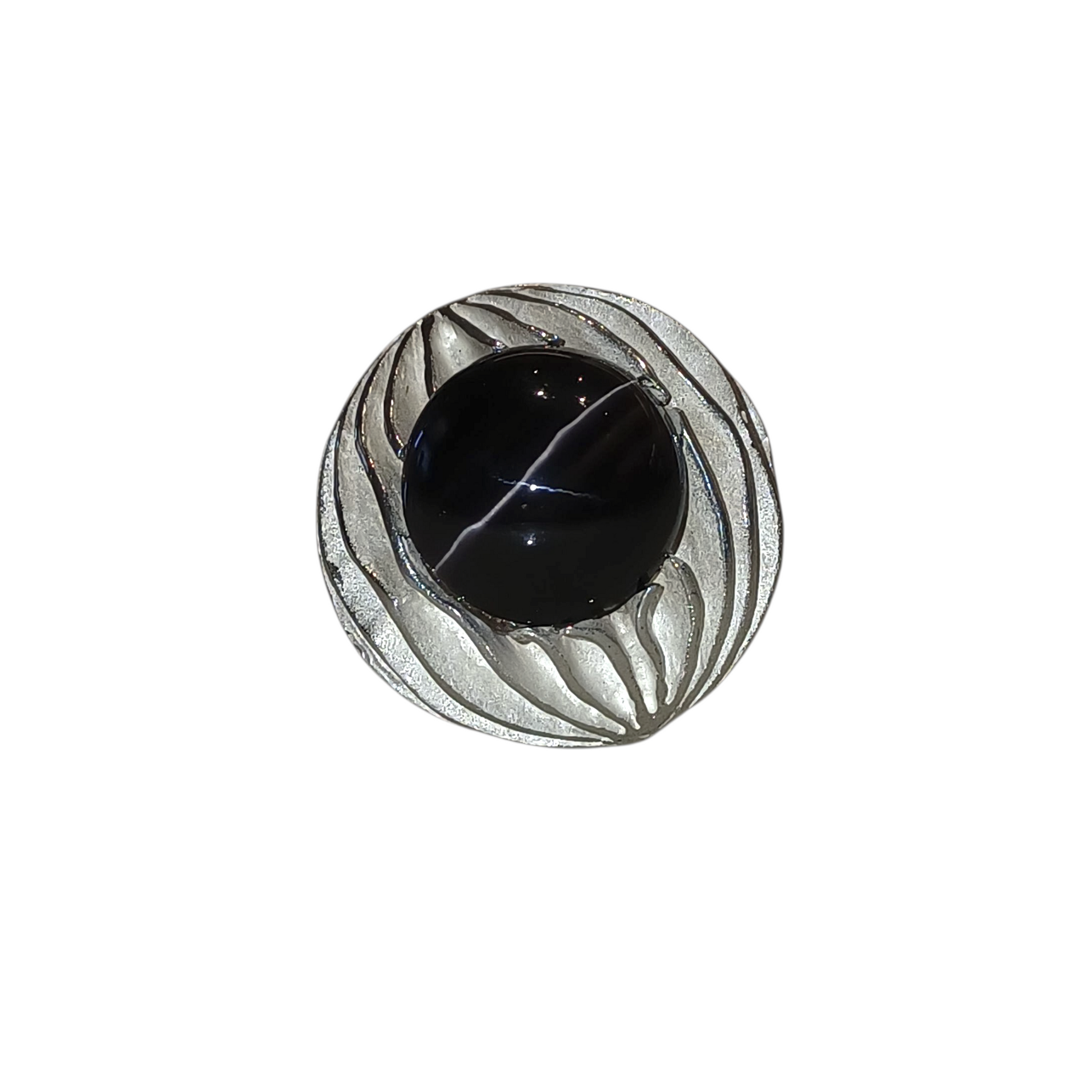 Anello in argento con diopside naturale, misura 14. Prezzo: €320. Un gioiello artigianale che unisce eleganza e significato.