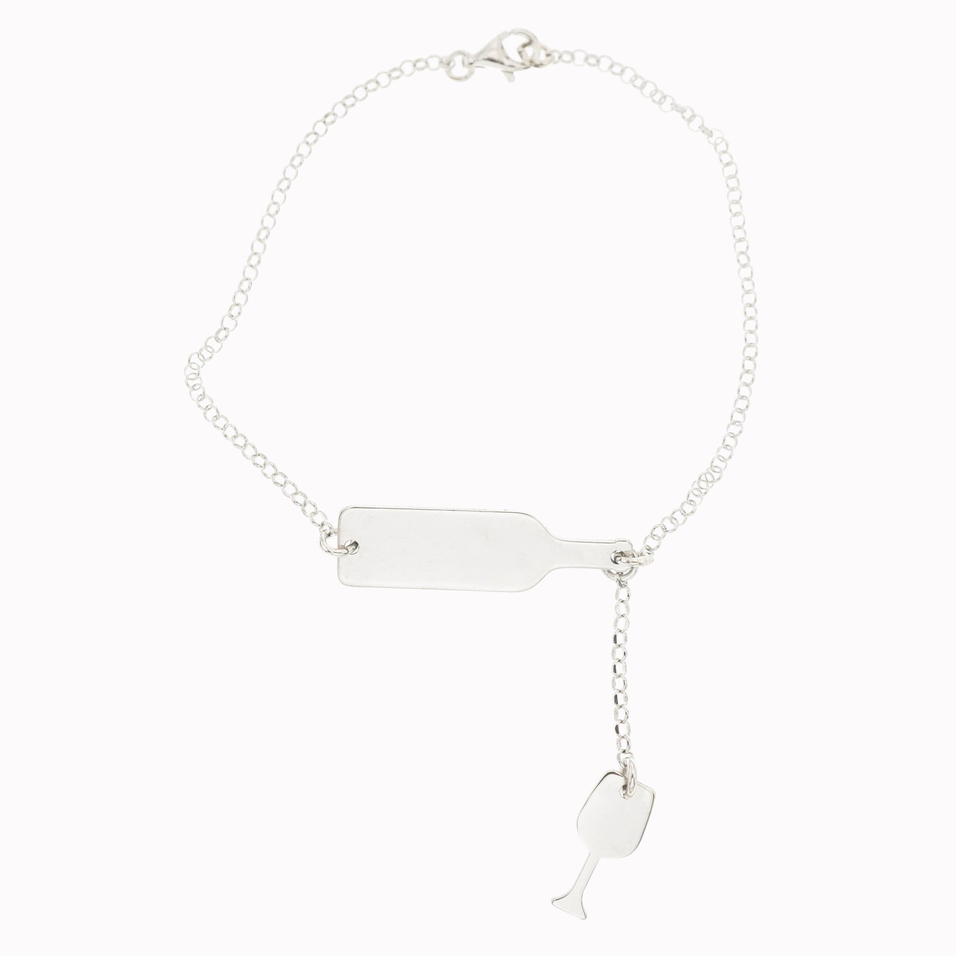  bracciale in argento lucido con un design unico a cui è collegato un piccolo calice pendente il calice completa il tema con eleganza. La catenina è sottile, con chiusura a moschettone regolabile, ideale per un look raffinato e originale. Perfetto per gli amanti del vino, questo gioiello aggiunge un tocco di stile e passione al polso. foto su fondo bianco