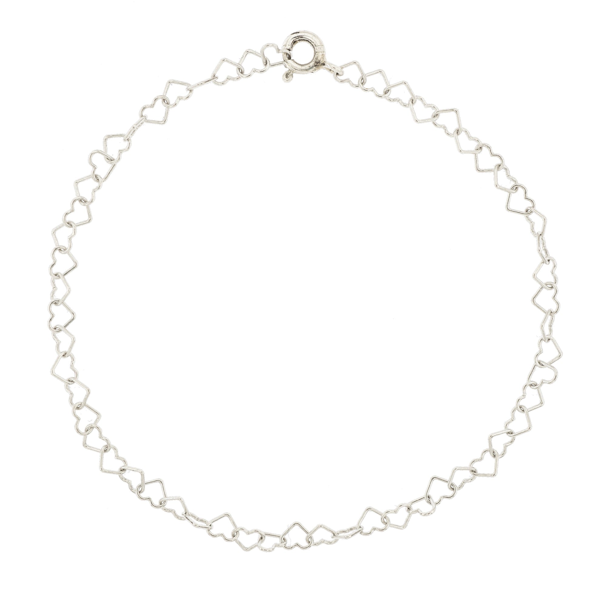 Immagina un bracciale delicato e leggero, composto da una fila di piccoli cuori, questo bracciale è realizzato con un sottile filo d’argento, lucido e liscio al tatto. Il design è semplice ma ricco di significato, ideale per chi ama dettagli raffinati e romantici. Il bracciale, venduto dal nostro laboratorio orafo a Livorno, scivola dolcemente sul polso, regalando una sensazione di leggerezza e una carezza che accompagna ogni movimento.
