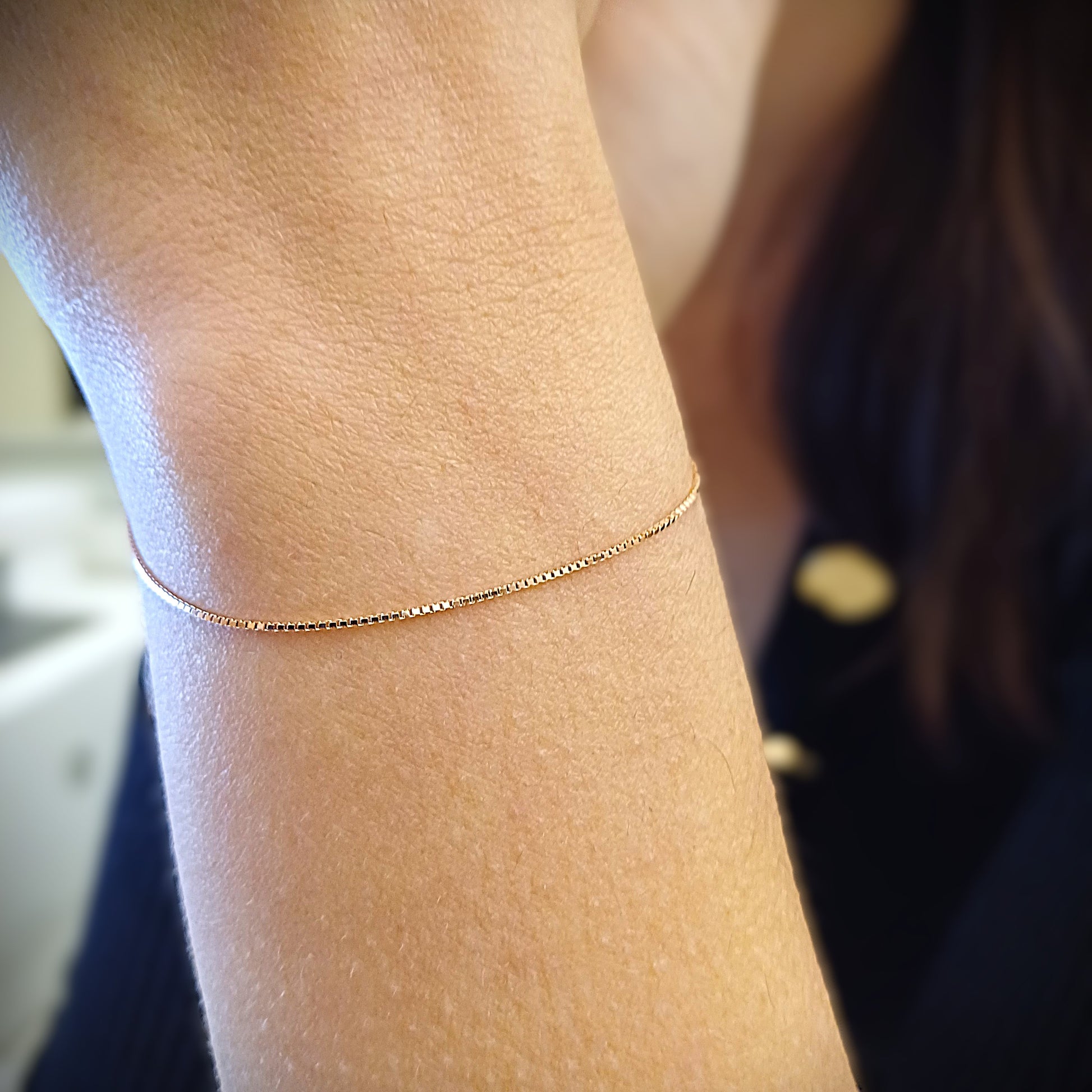 Bracciale saldato al polso realizzato nel nostro laboratorio orafo a Livorno, un’esperienza unica da vivere e portare sempre con sé