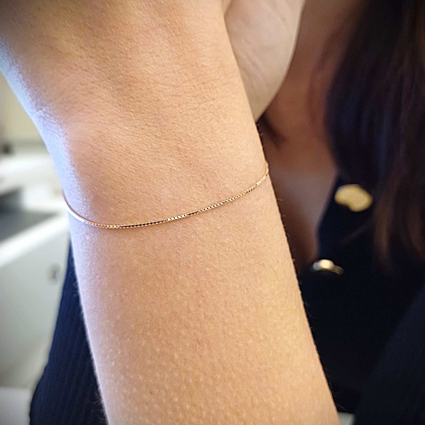 Bracciale saldato al polso realizzato nel nostro laboratorio orafo a Livorno, un’esperienza unica da vivere e portare sempre con sé