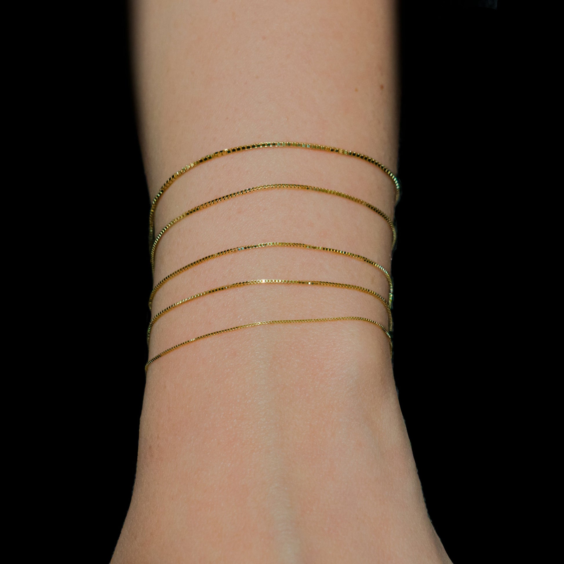 Bracciale saldato al polso realizzato nel nostro laboratorio orafo a Livorno, un’esperienza unica da vivere e portare sempre con sé