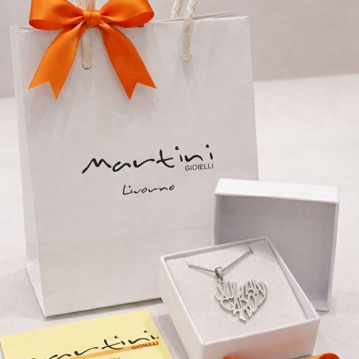 Ciondolo cuore con nomi personalizzati confezionato per regalo