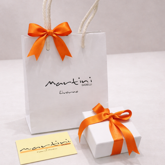 Confezione regalo Martini Gioielli utilizzata per spedire gioielli artigianali, pronta per essere regalata