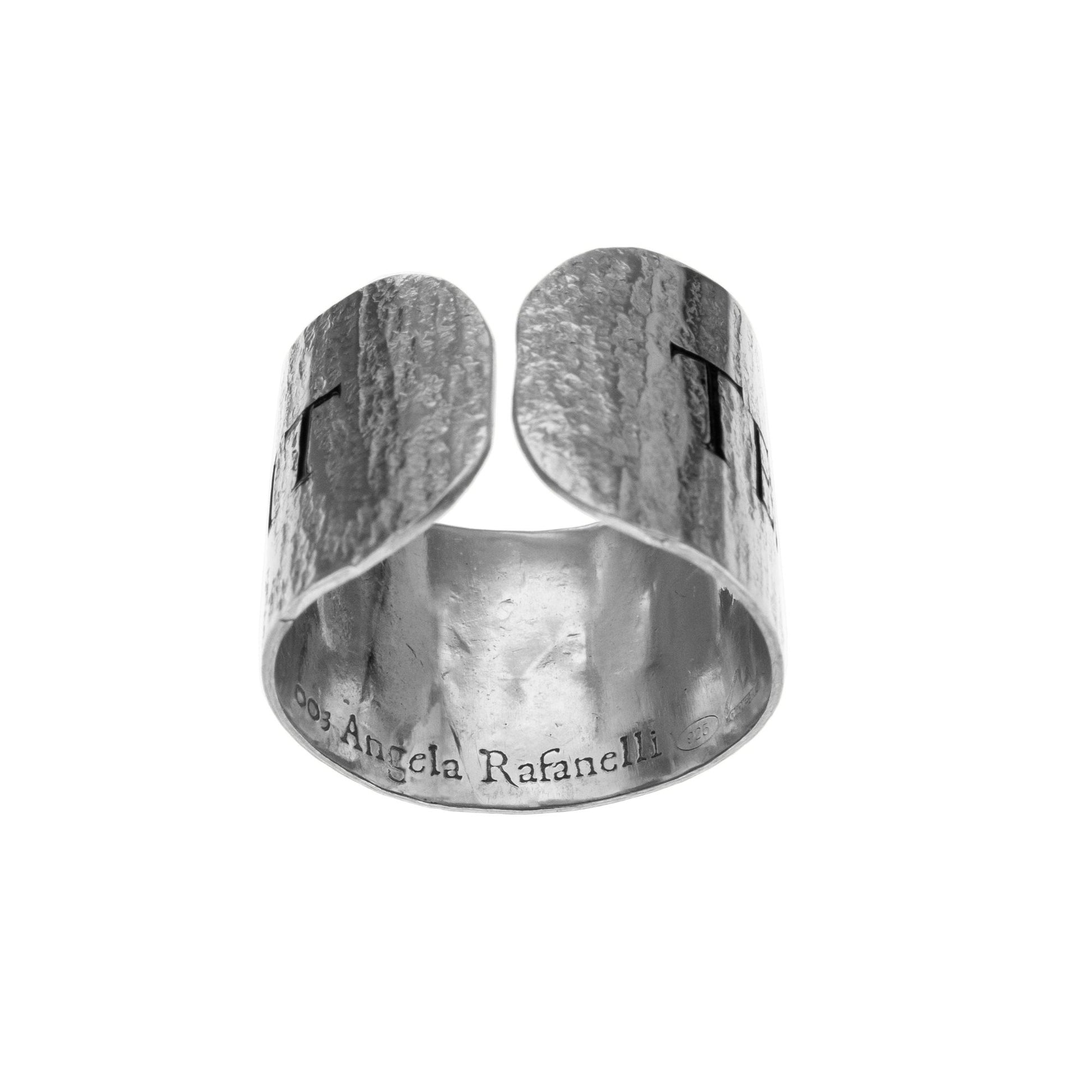 Fascia argento 925 alta 13 mm inciso e smaltato. 
Tempus Fugit per Angela Rafanelli