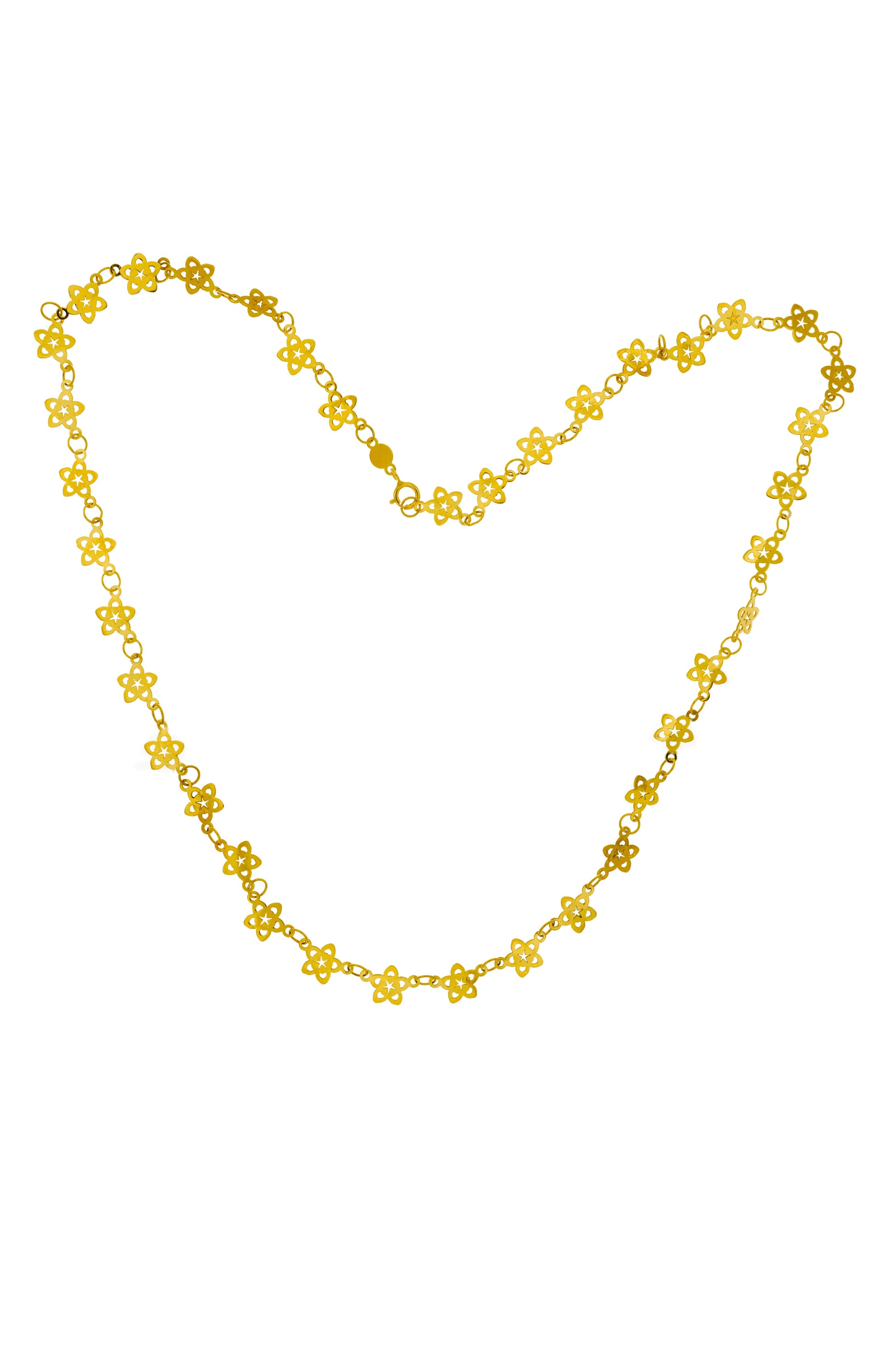 Questo girocollo in oro è un intreccio raffinato di piccoli fiori traforati, uniti tra loro per formare una catena leggera e delicata. Il metallo, dal colore caldo e brillante, riflette la luce con eleganza. Il tocco è liscio e sottile, ma la lavorazione artigianale aggiunge una sensazione di autenticità e unicità. Il girocollo è realizzato con taglio laser e rifinito a mano, unendo tradizione e innovazione nel nostro laboratorio orafo a Livorno.