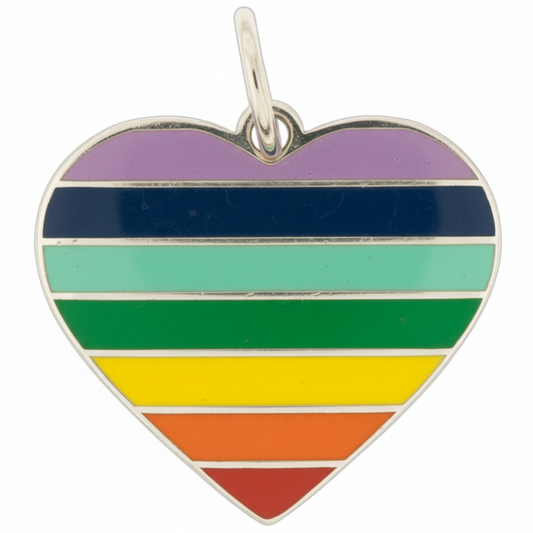Medaglia a cuore in argento 925, 20x25 mm, smaltata con i colori dell’arcobaleno. Linea LGBT. Un gioiello artigianale che celebra amore e orgoglio.