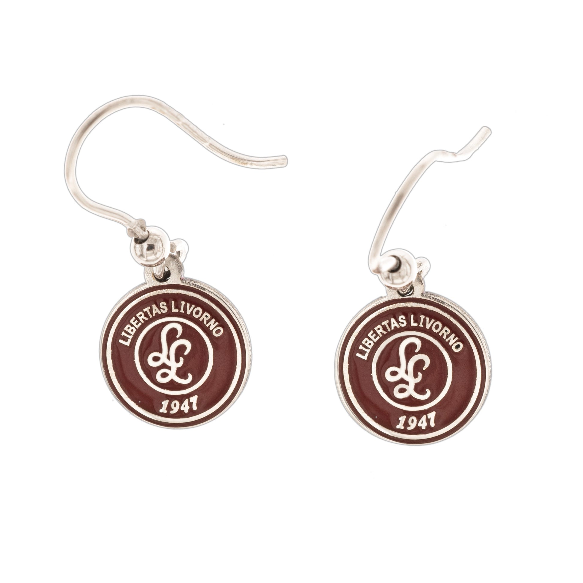 Un paio di orecchini pendenti in argento 925, con un amo elegante e una medaglia da 10 mm, incisa a laser e smaltata in amaranto con il logo della Libertas Livorno 1947. Realizzati artigianalmente nel nostro laboratorio orafo a Livorno, offrono un design raffinato e dettagliato che celebra la passione sportiva. Ideali per chi ama i gioielli personalizzati e desidera indossare un pezzo che racconta la propria appartenenza e amore per il basket